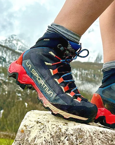 TREKKING